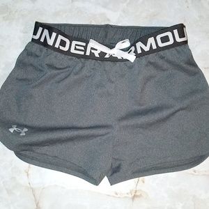 Under armour athletic shorts,size:m